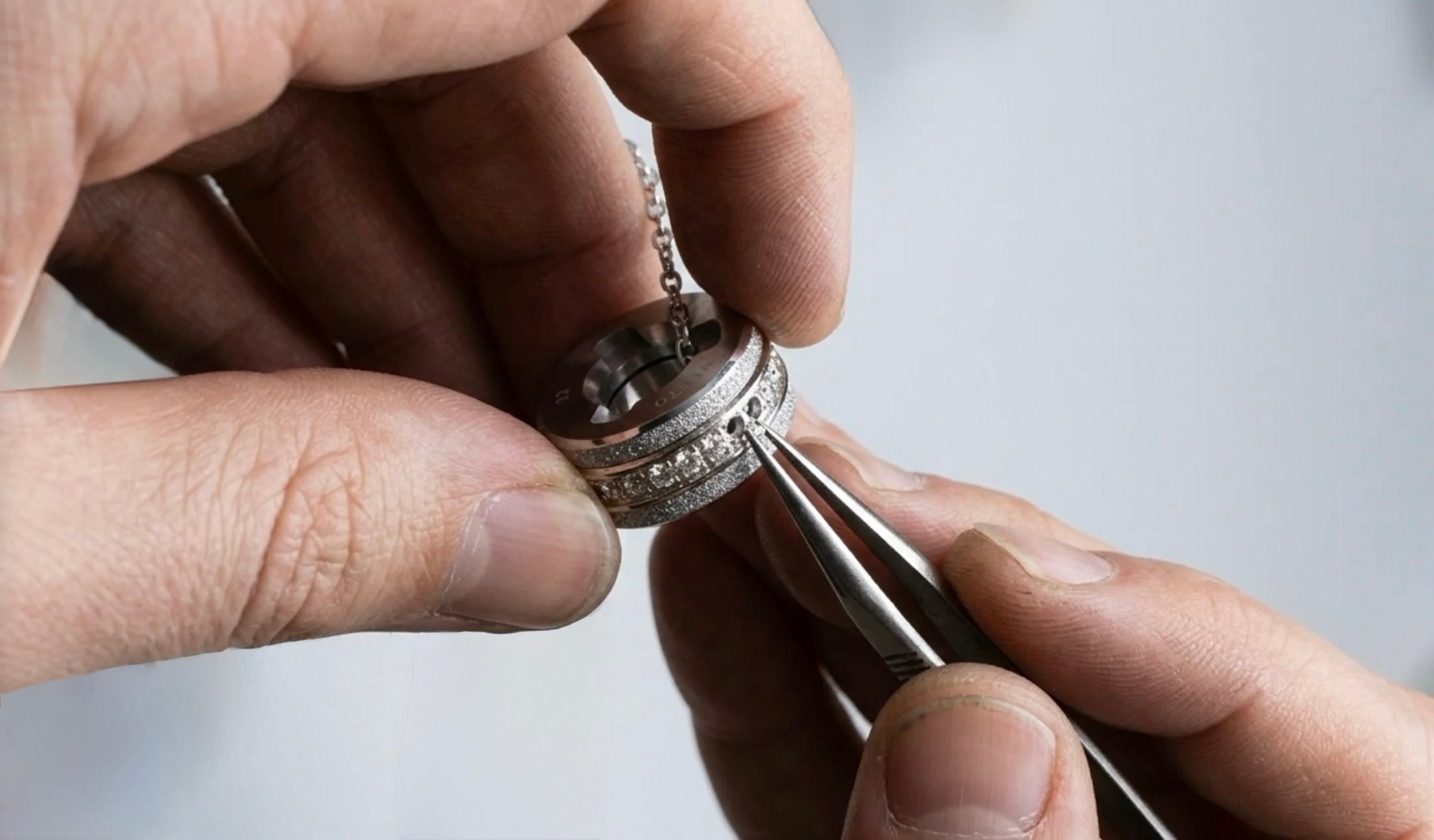 Load video: VERTO T - Art Rotatable Pendant